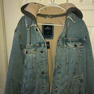 BRAND NEW 😎 Hollister Men’s Jean Jacket with hood